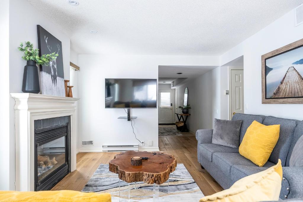 Luxurious Blue Mountain 3BR & 3BTH Walk-in to Village photo 3