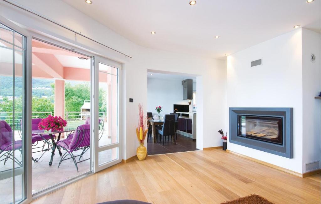Awesome Home In Icici With Wifi, Outdoor Swimming Pool And Heated Swimming Pool photo 3