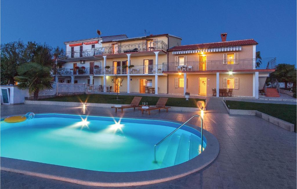 Stunning Apartment In Vrsar With Wifi And Outdoor Swimming Pool photo 1