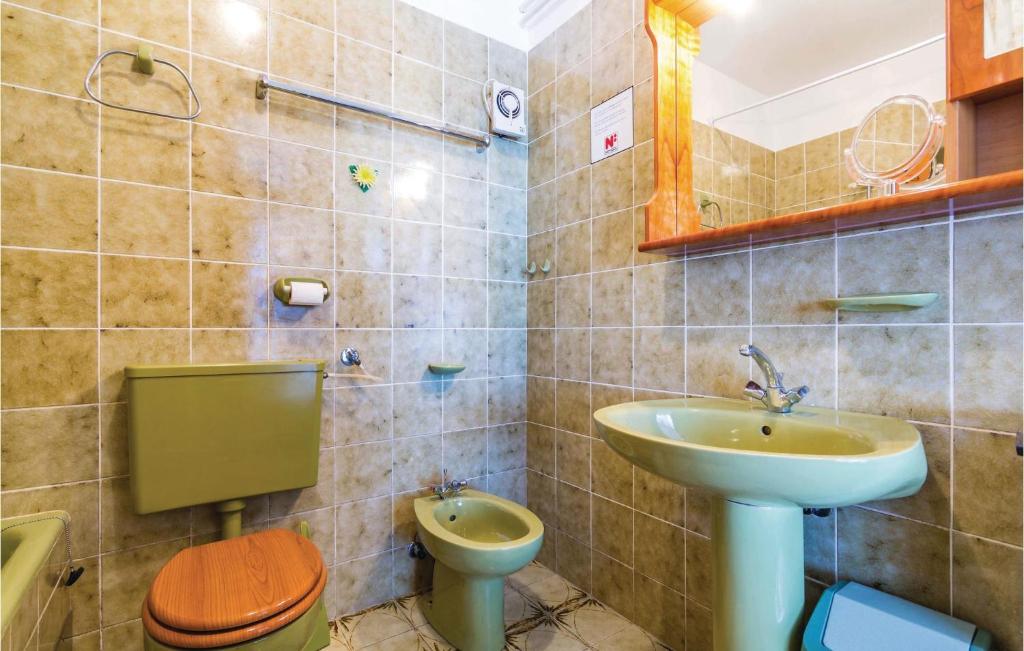 Awesome Apartment In Kolavici With 2 Bedrooms And Wifi photo 4