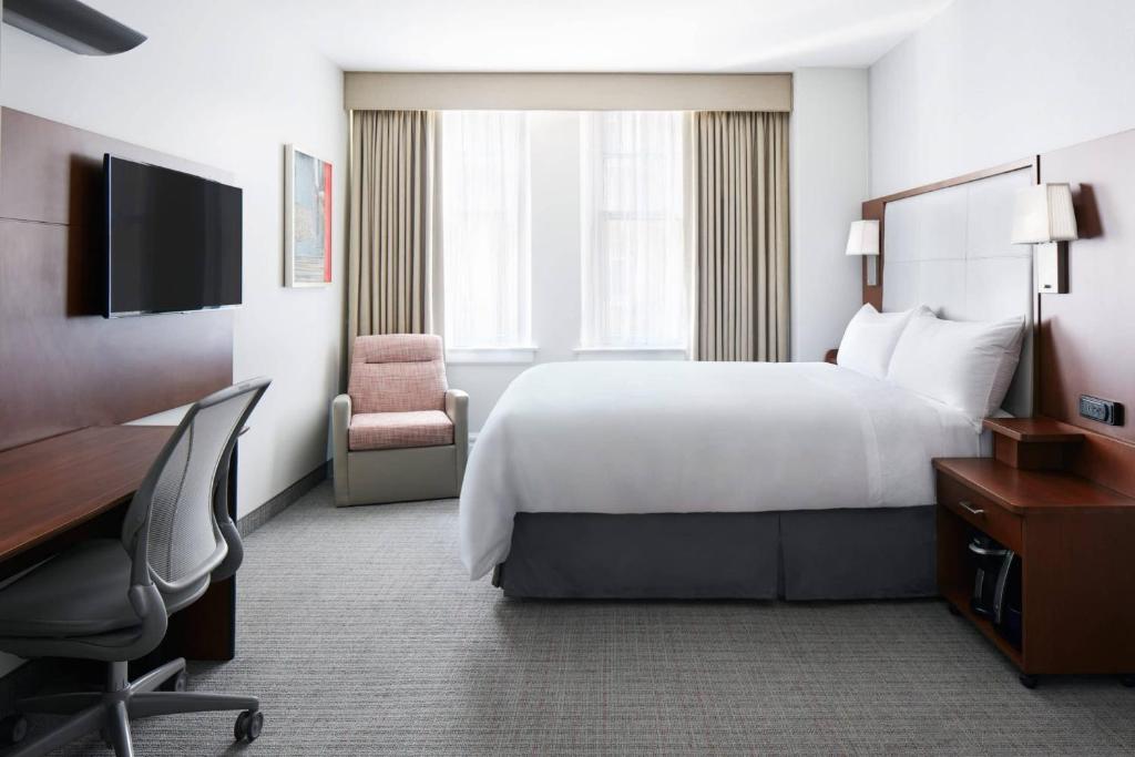 Club Quarters Hotel Downtown, Houston image