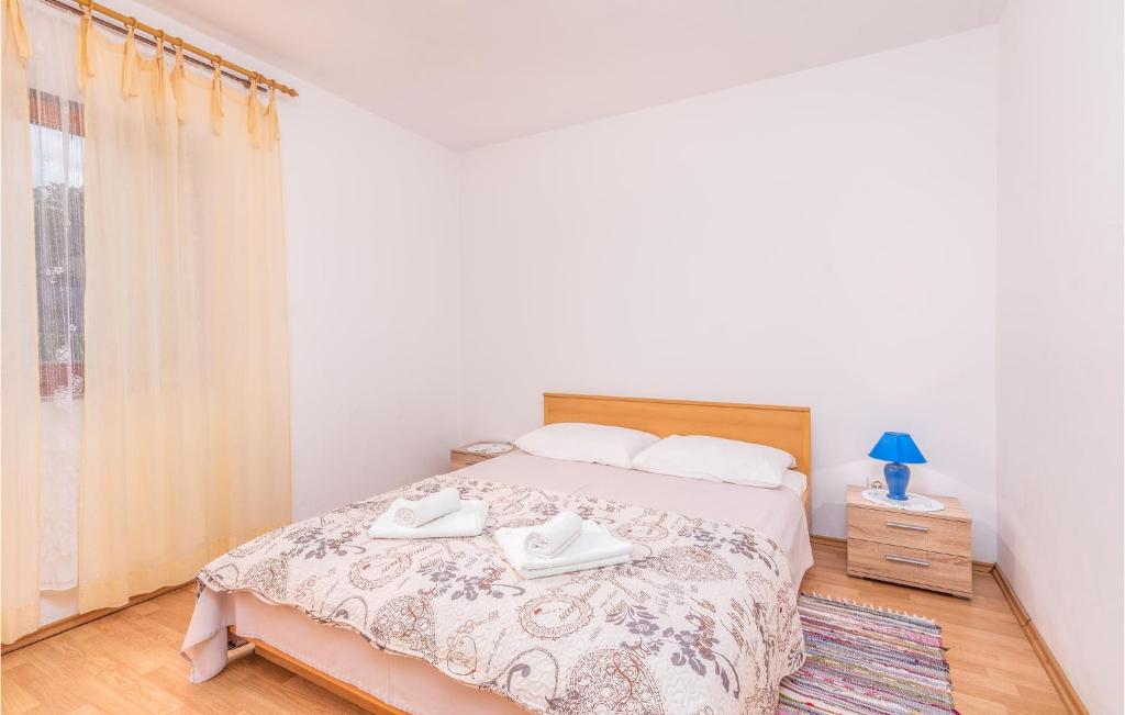 Awesome Apartment In Omisalj With 2 Bedrooms And Wifi photo 2