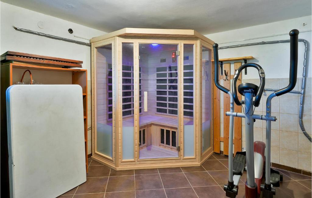 Amazing Home In Petrinja With 2 Bedrooms, Wifi And Outdoor Swimming Pool photo 4