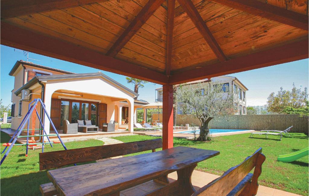 Amazing Home In Novigrad With 3 Bedrooms, Wifi And Outdoor Swimming Pool photo 4