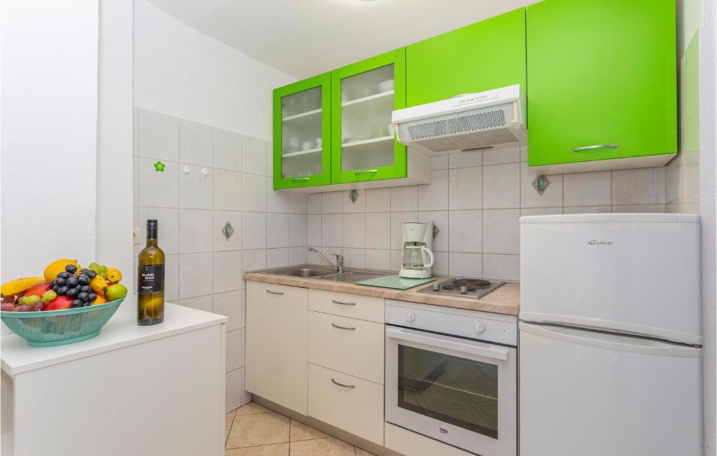 Amazing Apartment In Omisalj With 2 Bedrooms And Wifi photo 4