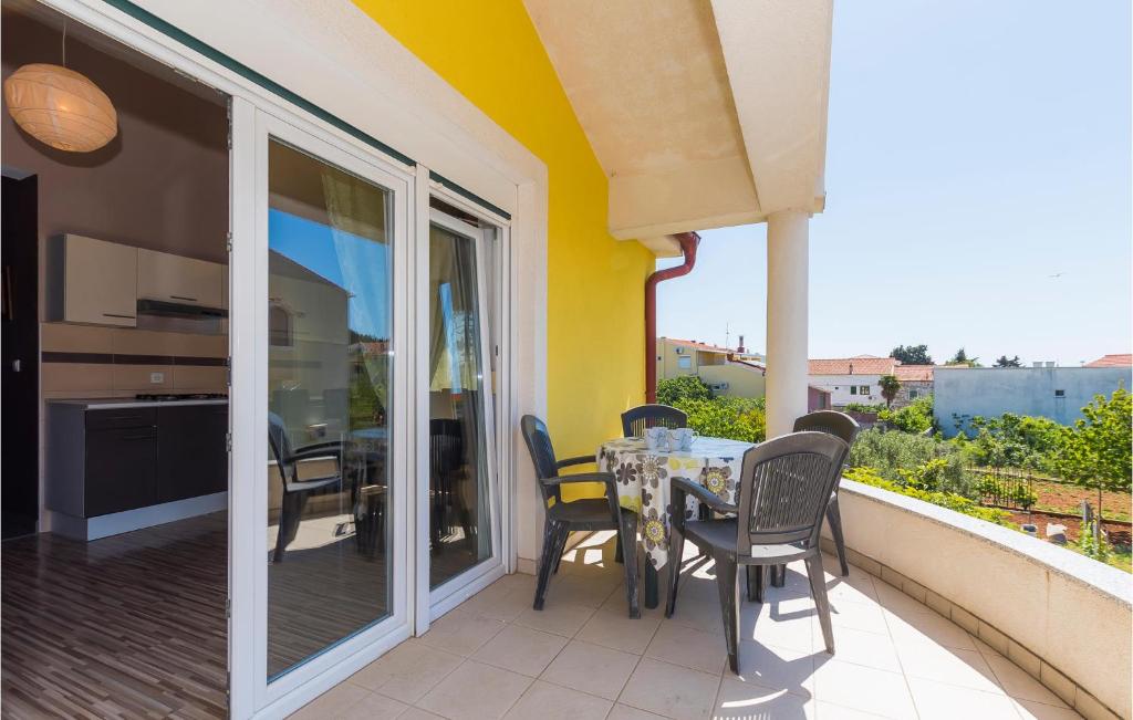 Awesome Home In Tribunj With 4 Bedrooms And Wifi photo 2