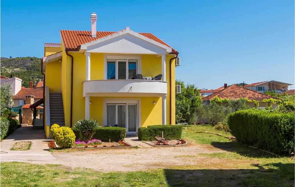 Awesome Home In Tribunj With 4 Bedrooms And Wifi photo 4