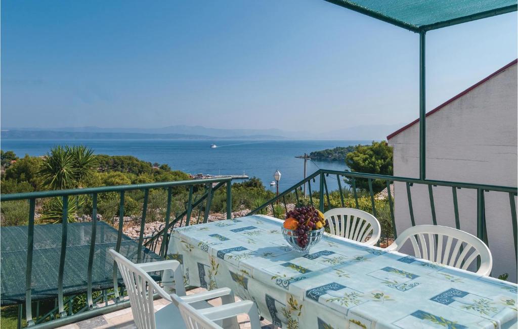 Amazing Home In Rogac With 4 Bedrooms, Wifi And Outdoor Swimming Pool photo 1