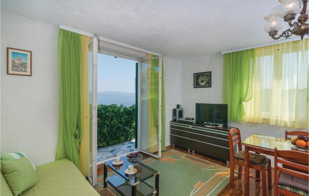 Amazing Home In Rogac With 4 Bedrooms, Wifi And Outdoor Swimming Pool photo 2