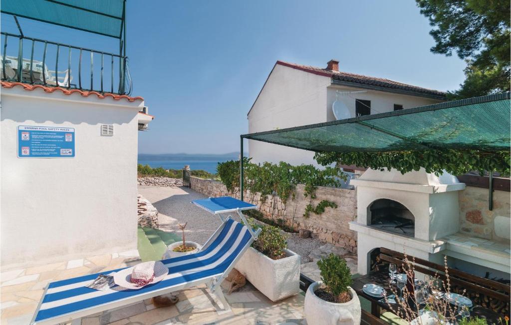 Amazing Home In Rogac With 4 Bedrooms, Wifi And Outdoor Swimming Pool photo 3