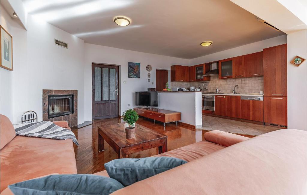 Beautiful Apartment In Pula With 3 Bedrooms And Wifi photo 1