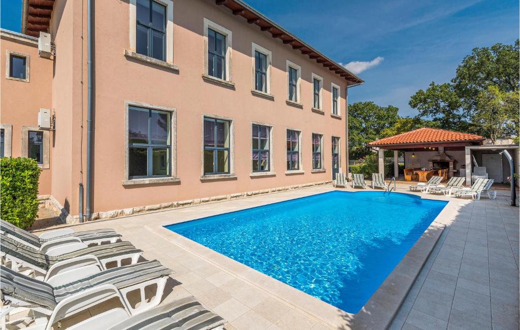 Nice Home In Tinjan With 9 Bedrooms, Private Swimming Pool And Outdoor Swimming Pool