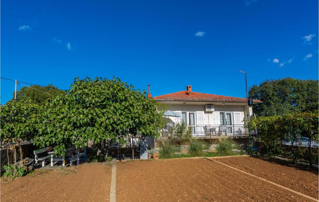Nice Home In Omisalj With 2 Bedrooms And Wifi
