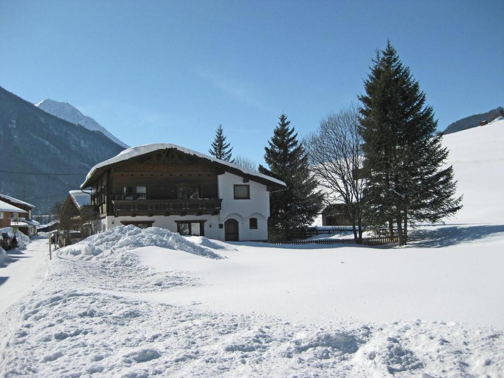 Comfortable Apartment near Arlberg Ski Area in Tyrol photo 2
