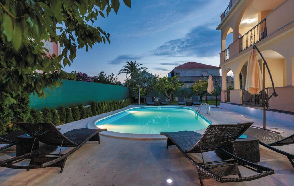 Stunning Apartment In Kastel Stafilic With 3 Bedrooms, Jacuzzi And Wifi photo 3