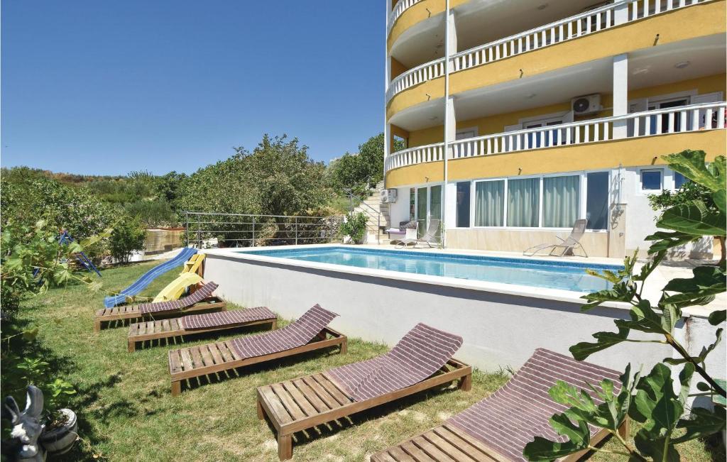 Amazing Apartment In Zrnovnica With 2 Bedrooms, Wifi And Outdoor Swimming Pool photo 2