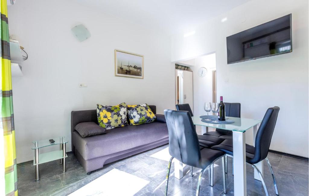 Stunning Apartment In Kastel Stari With 1 Bedrooms, Wifi And Outdoor Swimming Pool photo 4