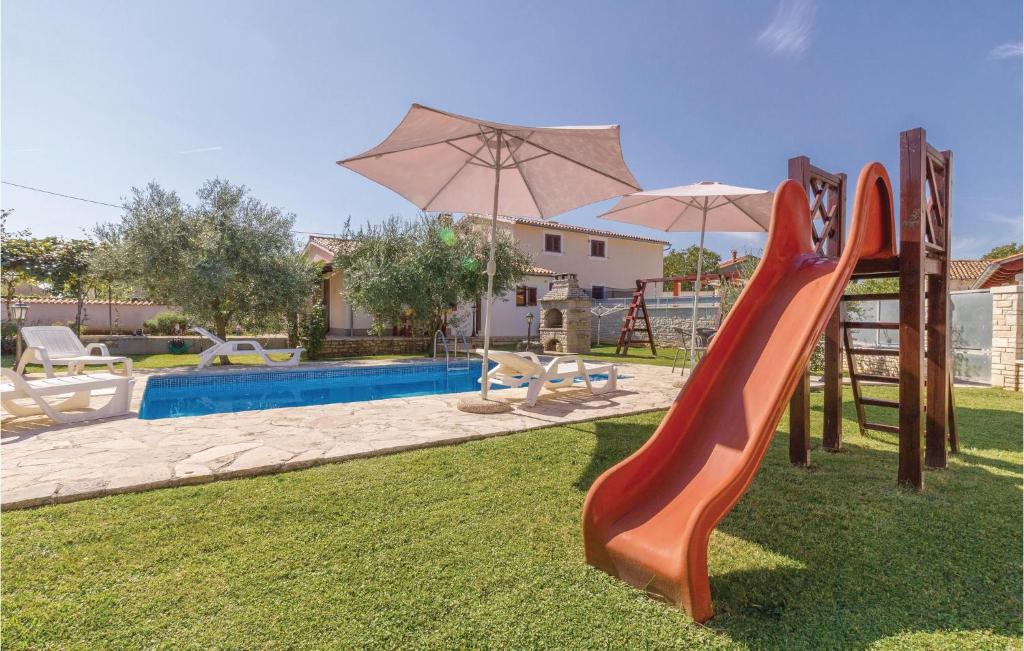 Amazing Home In Rebici With 2 Bedrooms, Wifi And Outdoor Swimming Pool photo 1