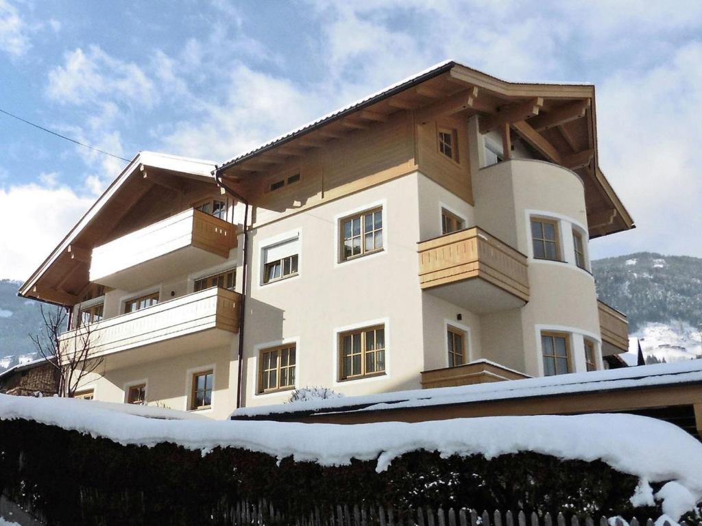 Apartment near the ski lift in F gen Tyrol