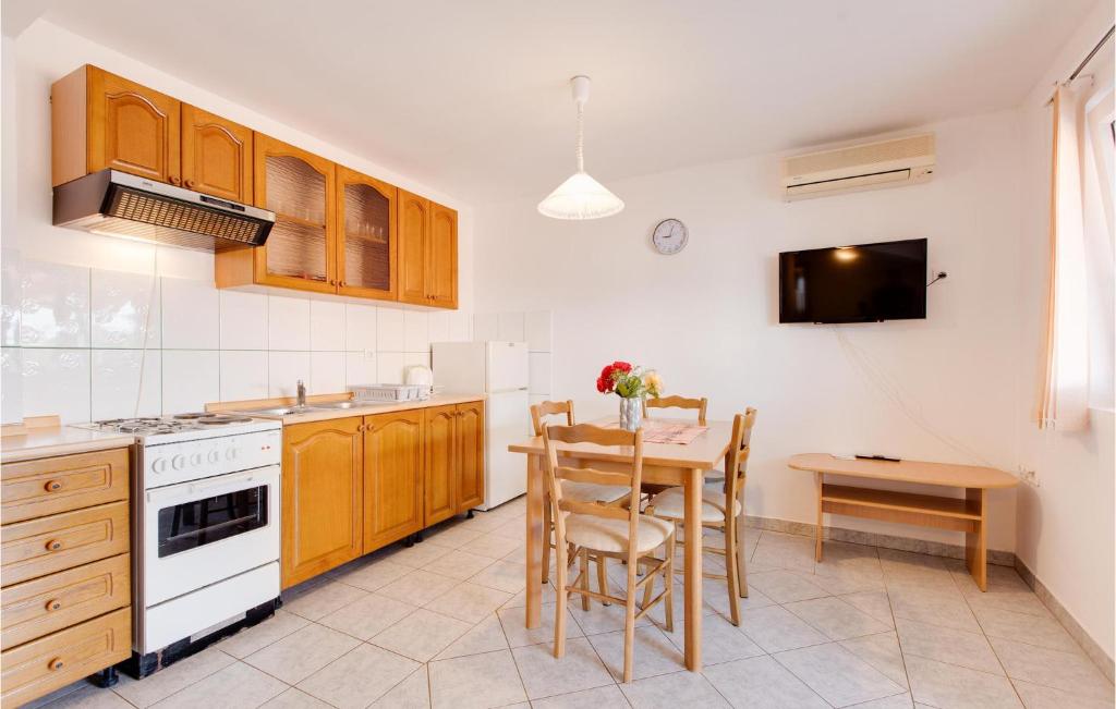 Beautiful Apartment In Marsici With 1 Bedrooms And Wifi photo 1