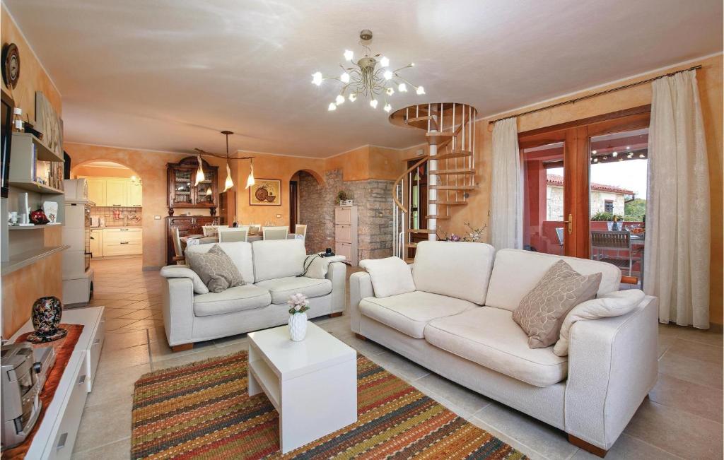 Awesome Apartment In Galizana With 3 Bedrooms And Wifi