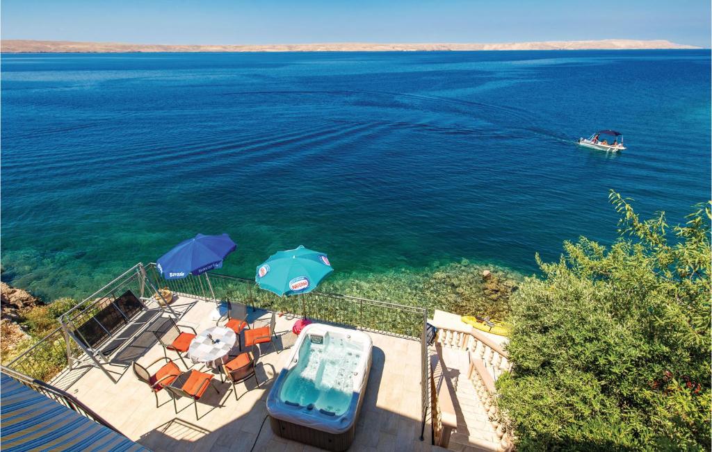 Beautiful Home In Lukovo Sugarje With 5 Bedrooms, Jacuzzi And Wifi