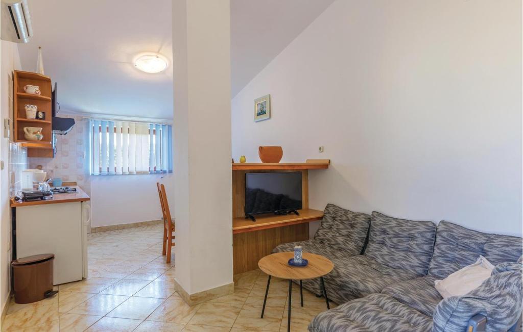 Stunning Apartment In Barban-rebici With 2 Bedrooms And Wifi photo 4
