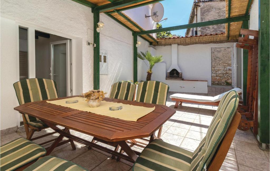Amazing Home In Preko With 2 Bedrooms And Wifi photo 1