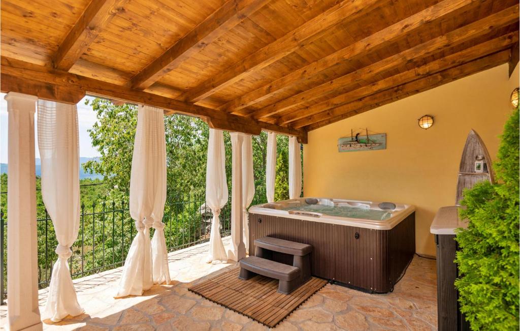 Nice Home In Orah With 2 Bedrooms, Wifi And Outdoor Swimming Pool photo 2