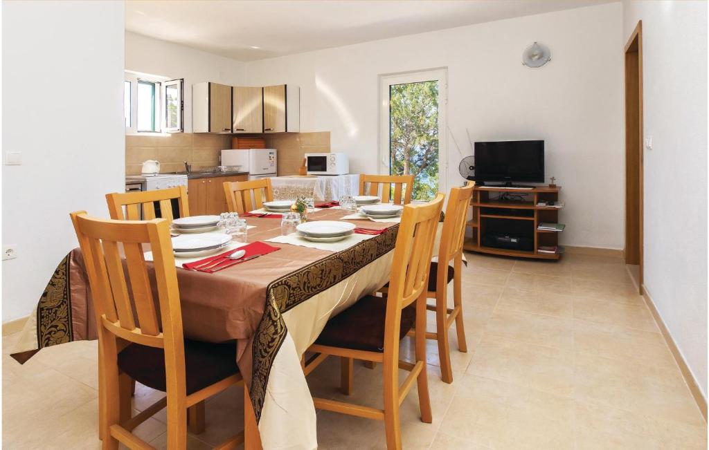 Awesome Home In Povlja With 2 Bedrooms And Wifi photo 1