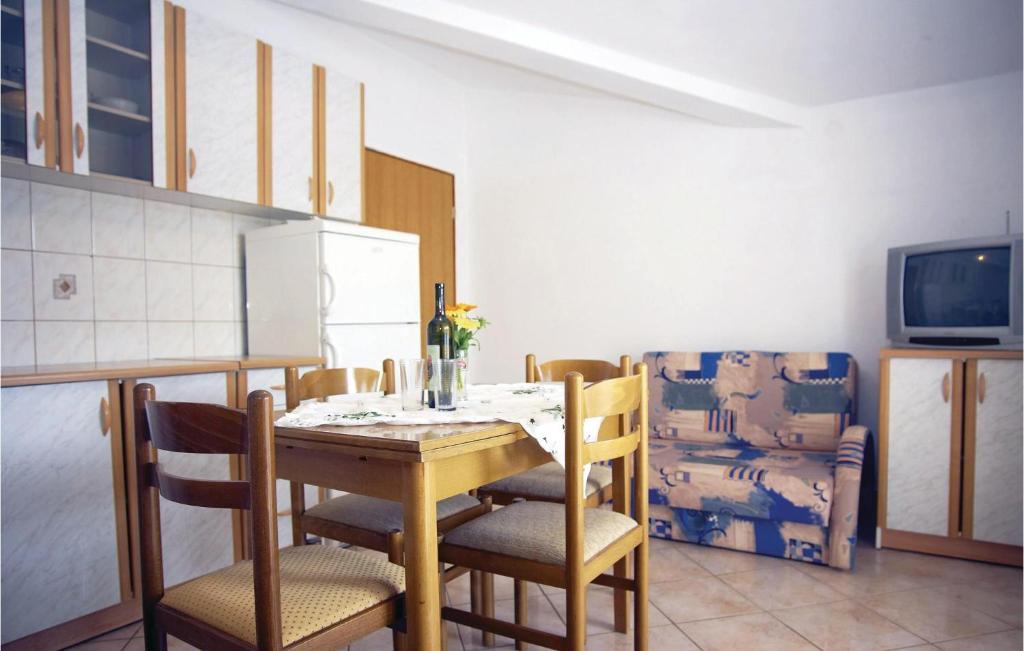Awesome Apartment In Jadrtovac With 1 Bedrooms photo 1