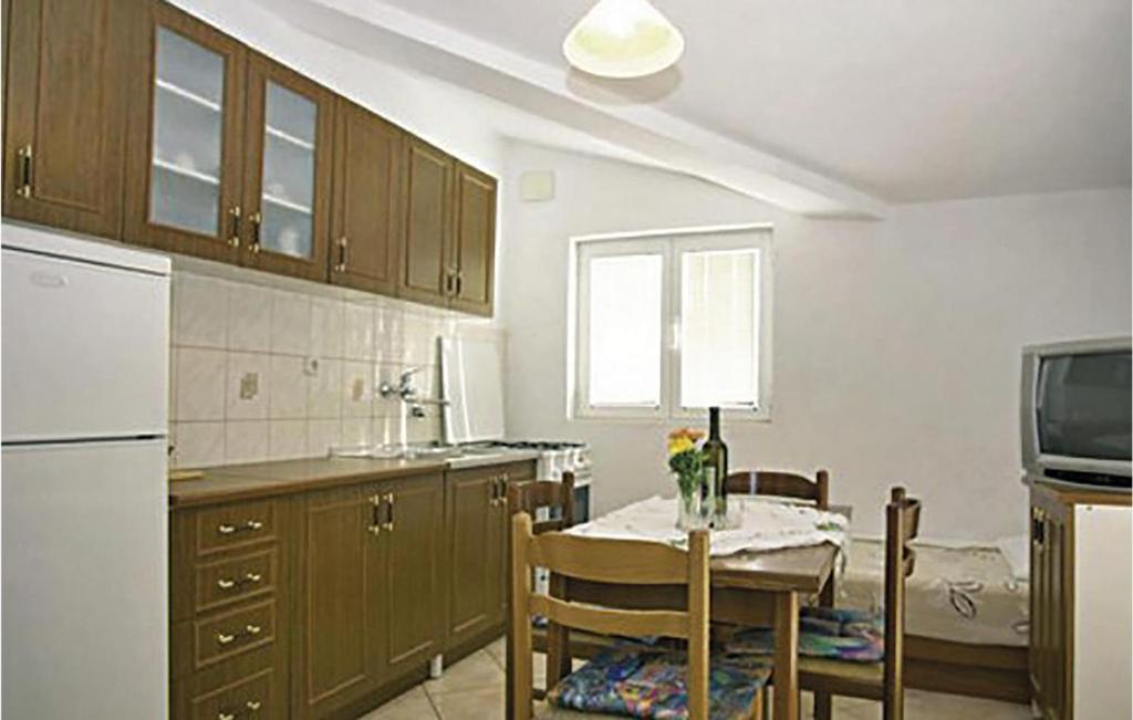 Awesome Apartment In Jadrtovac With 1 Bedrooms photo 3