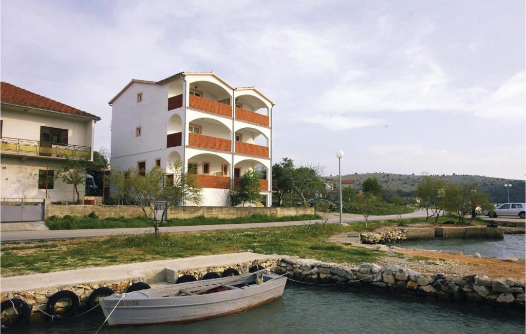 Awesome Apartment In Jadrtovac With 1 Bedrooms