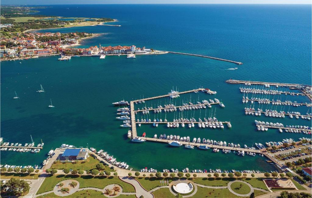 Stunning Apartment In Umag With 2 Bedrooms And Wifi photo 2