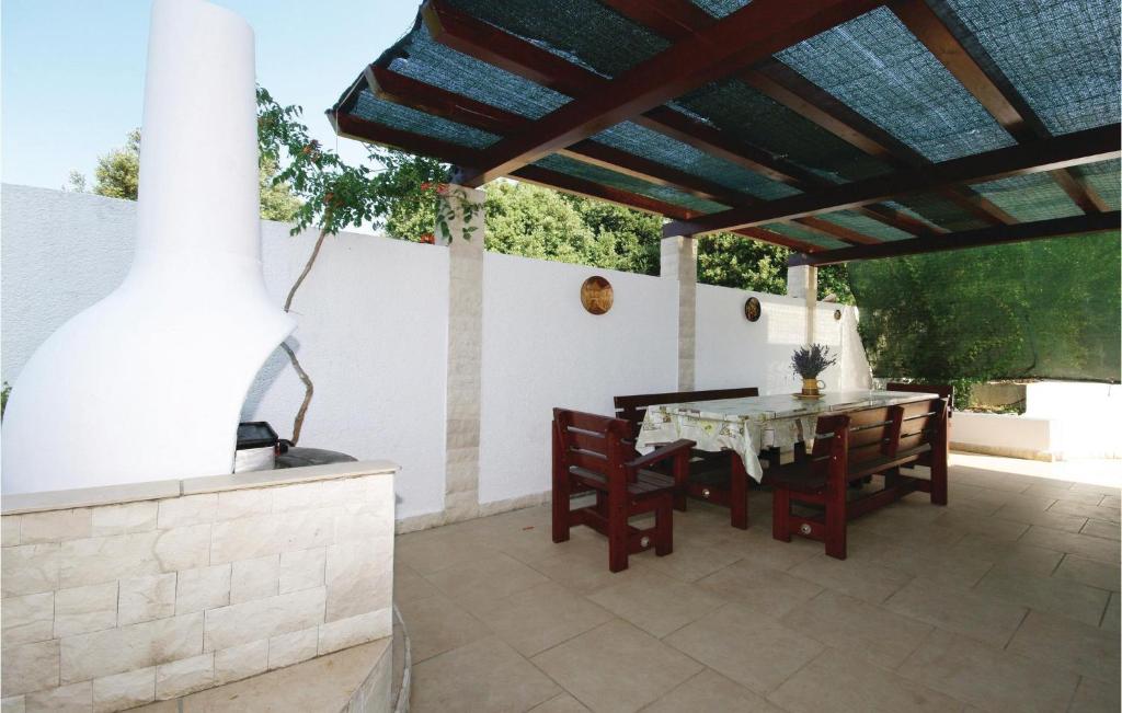 Nice Apartment In Stari Grad With 4 Bedrooms And Wifi photo 2