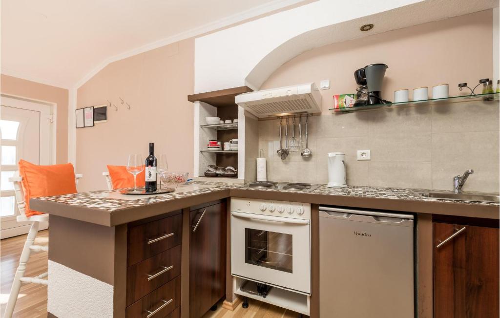 Nice Apartment In Lovran With 1 Bedrooms And Wifi photo 4