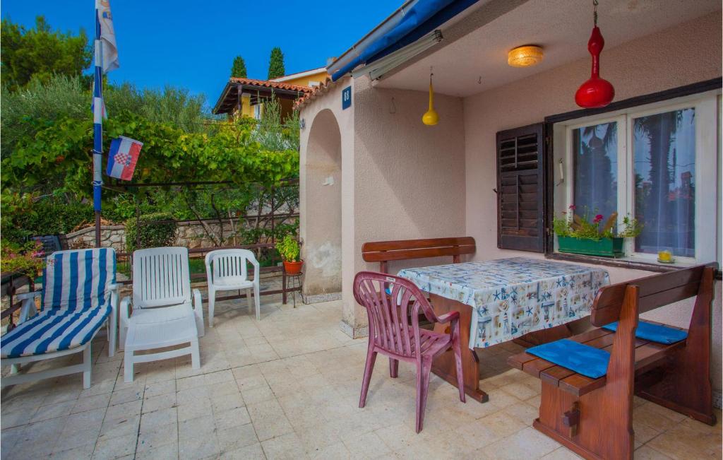Nice Apartment In Cres With 2 Bedrooms And Wifi photo 4