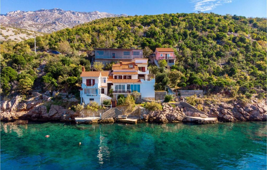 Nice Apartment In Jablanac With 2 Bedrooms And Wifi