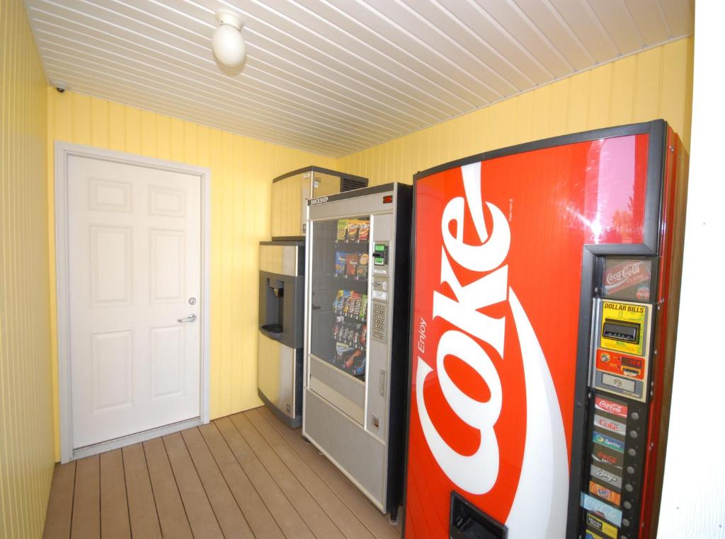 Wayside Motel photo 2