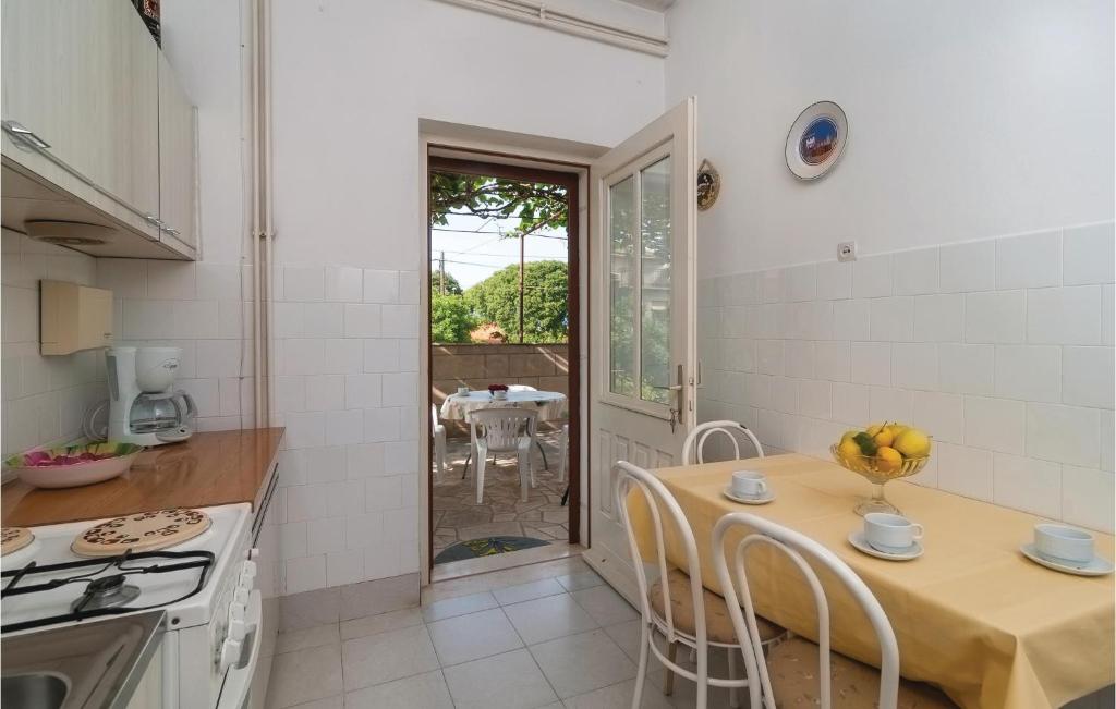Stunning Apartment In Supetar With 2 Bedrooms And Wifi photo 1