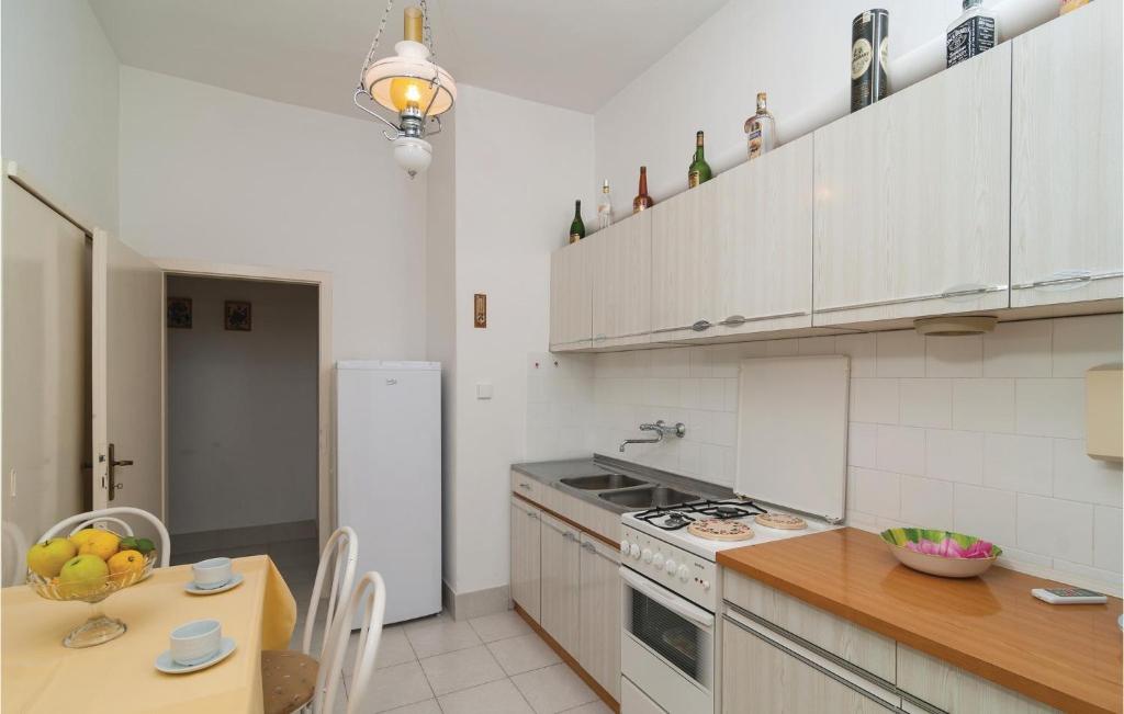 Stunning Apartment In Supetar With 2 Bedrooms And Wifi photo 4