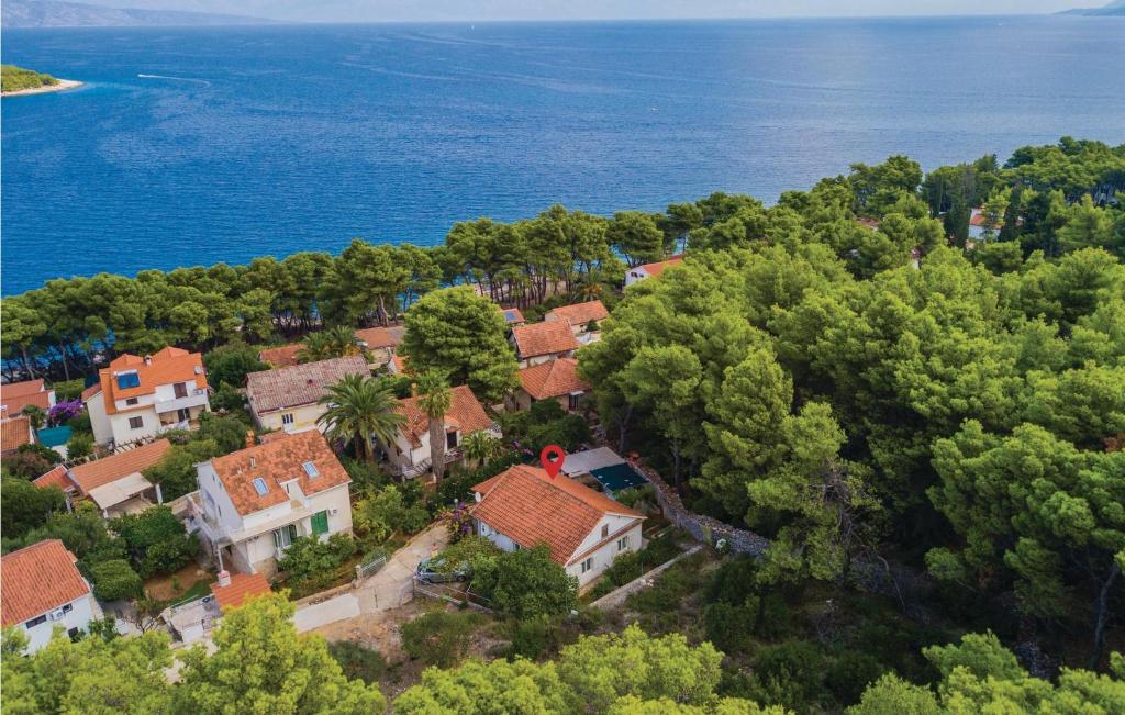 Nice Home In Jelsa With 3 Bedrooms And Wifi