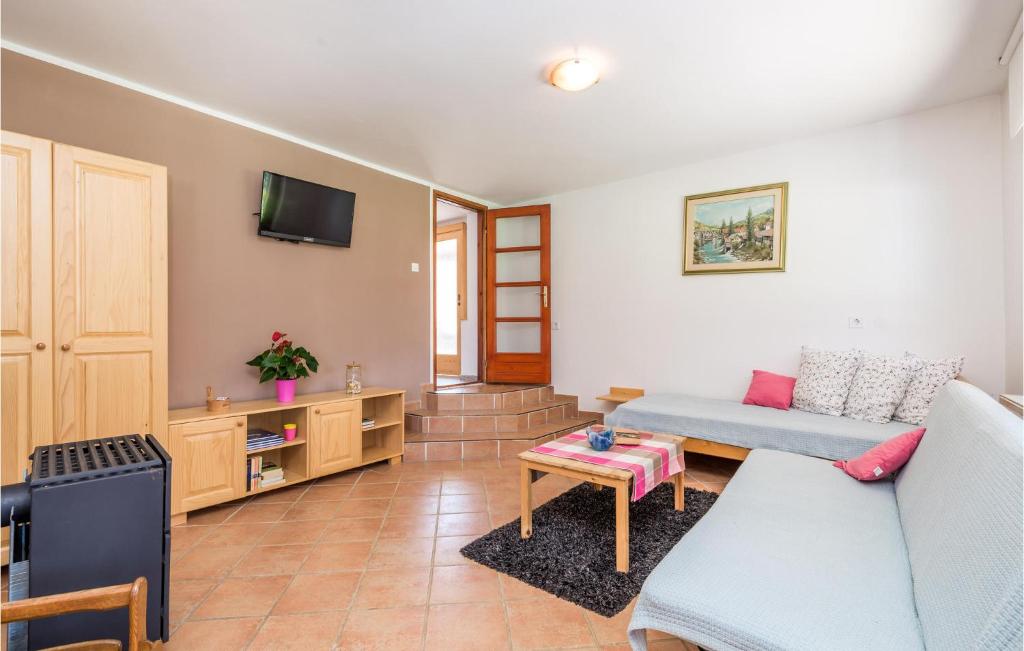Stunning Home In Slunj With 3 Bedrooms, Wifi And Outdoor Swimming Pool photo 3
