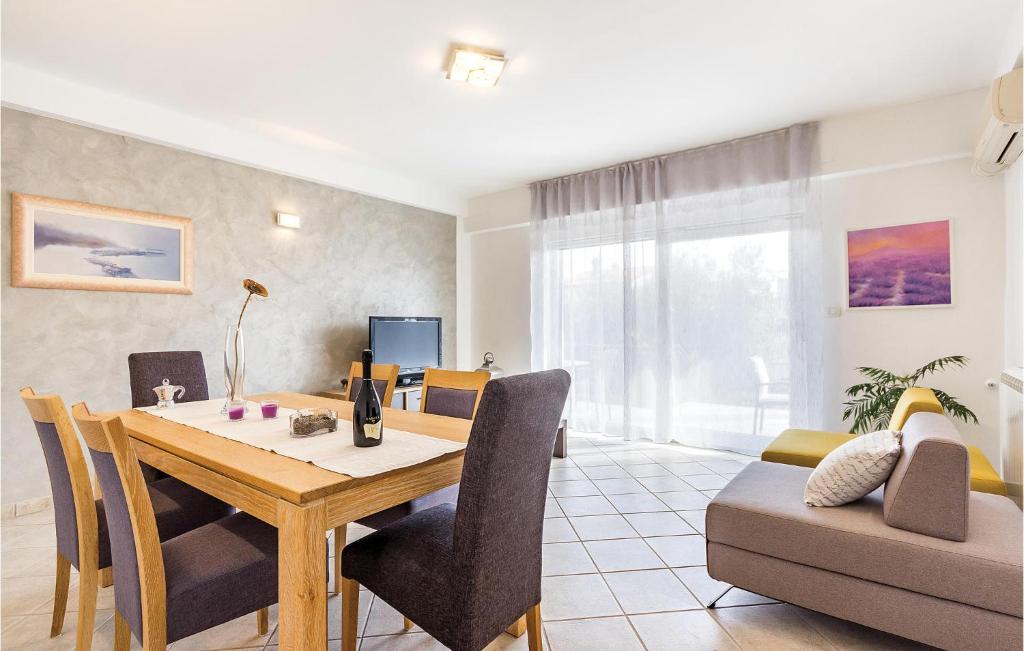 Awesome Apartment In Medulin With 3 Bedrooms And Wifi photo 2