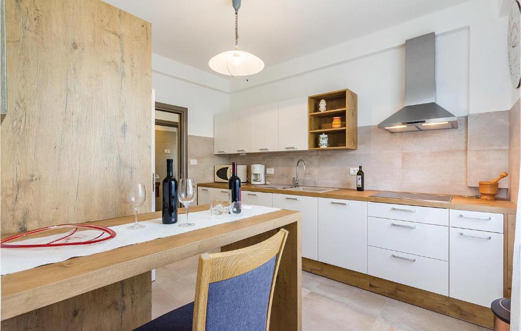 Awesome Apartment In Medulin With 3 Bedrooms And Wifi photo 3