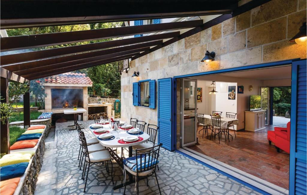Awesome Home In Omisalj With 4 Bedrooms, Wifi And Outdoor Swimming Pool photo 2