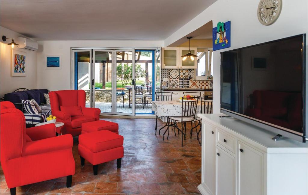 Awesome Home In Omisalj With 4 Bedrooms, Wifi And Outdoor Swimming Pool photo 3