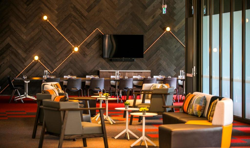 Holiday Inn Express Melbourne Little Collins, an IHG Hotel photo 3