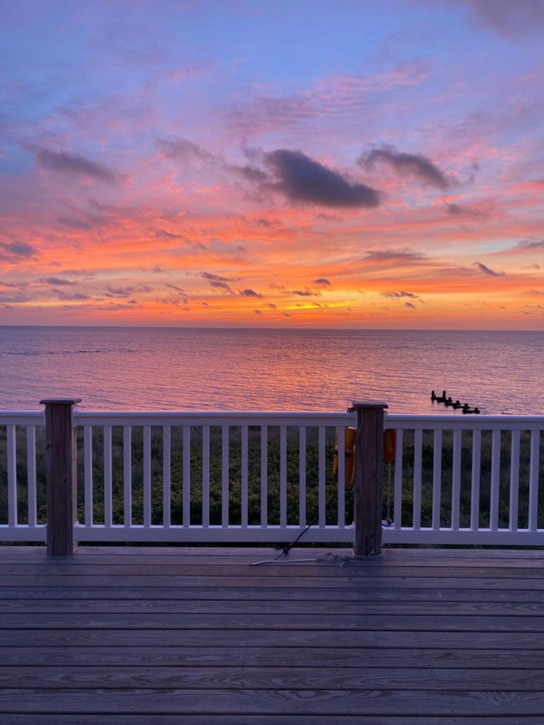 Waterfront Escape-Breweries, Vineyards n' Sunsets image