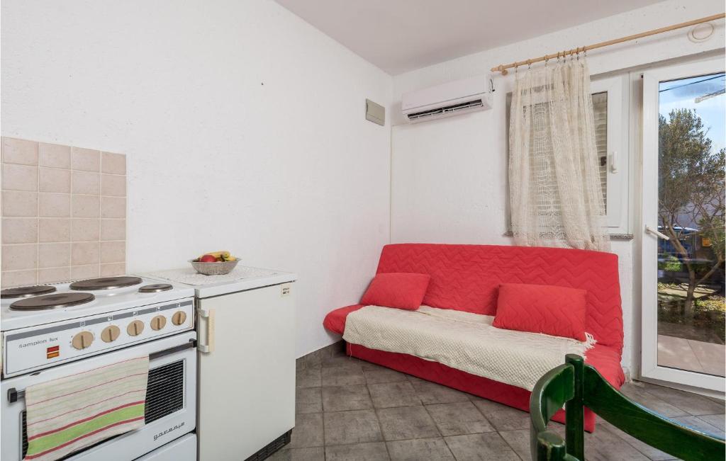 Beautiful Apartment In Cesarica With 1 Bedrooms And Wifi photo 2